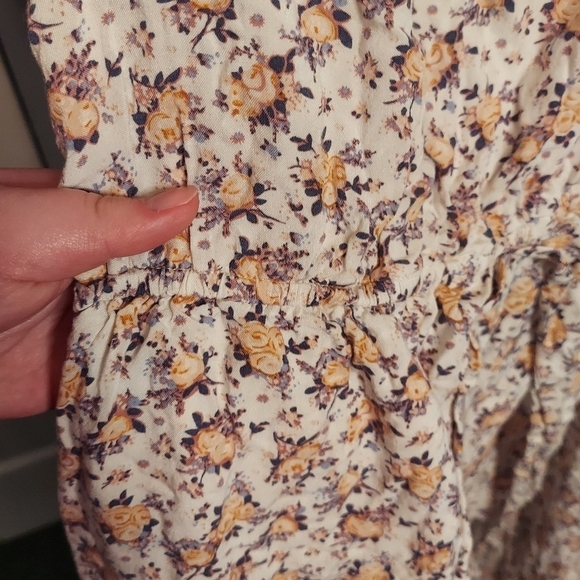 Floral Walk-Through Romper- Art Class Size Xl (14-16) Fits More Like A Teen - Picture 6 of 11